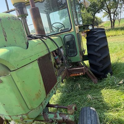 Sale Photo Thumbnail #14: Tractor unknown condition