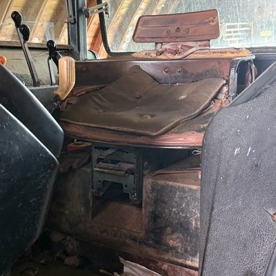Sale Photo Thumbnail #65: Tractor runs and drives serious hydraulic leak