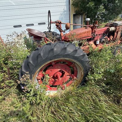 Sale Photo Thumbnail #10: Tractor unknown condition