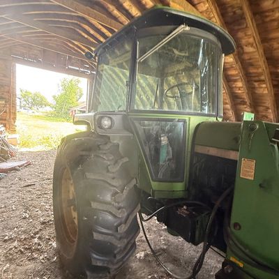 Sale Photo Thumbnail #63: Tractor runs and drives serious hydraulic leak