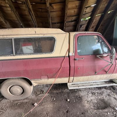 Sale Photo Thumbnail #55: Pick up has titled more information coming soon Condition unknown