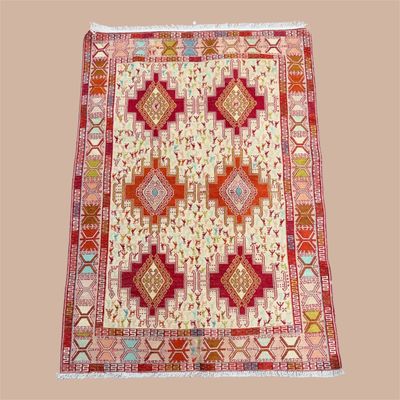 Soft Pastel Geometric Rug – Delicate Decorative Design