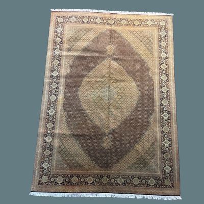 Muted Traditional Area Rug – Soft Geometric Medallion