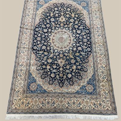 Navy & Ivory Medallion Rug – Elegant Traditional Style