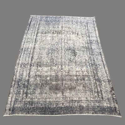 Soft Neutral Handmade Rug – Subtle Traditional Pattern