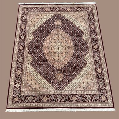 Warm Neutral Traditional Rug – Elegant Geometric Design