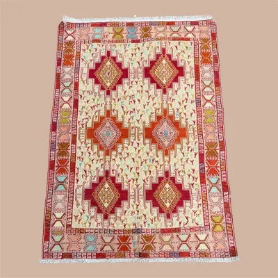 Red and Ivory Geometric Area Rug – Bold diamond motifs and a colorful border give this rug a distinctive geometric look.
