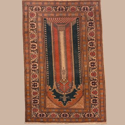 Traditional Rug – Elegant Central Medallion Design
