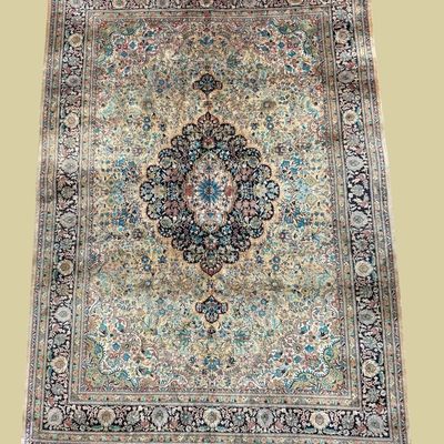 Ivory and BlueTraditional Rug – Intricate Floral Medallion Design