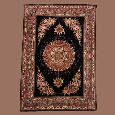 Red and Black Traditional Rug – Elegant Floral Medallion Pattern