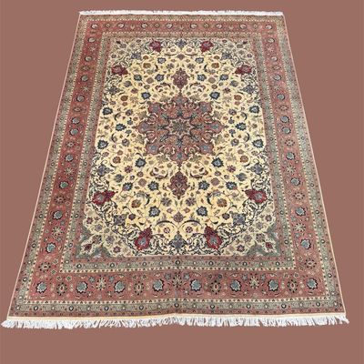 Traditional Area Rug – Detailed Border & Classic Pattern