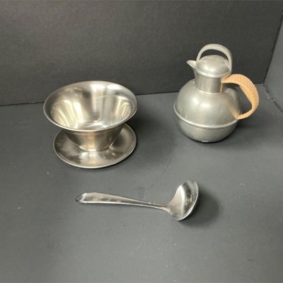 Sale Photo Thumbnail #33: Lot # : 523 - Vintage Metal Serveware
