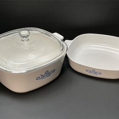 Sale Photo Thumbnail #37: Lot # : 528 - Two Corning Ware baking dishes
