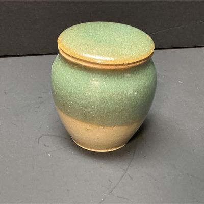 Sale Photo Thumbnail #38: Lot # : 529 - Studio Pottery Pieces
