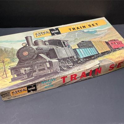 Sale Photo Thumbnail #44: Lot # : 536 - Vintage Atlas N Gauge Train Set
