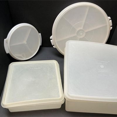 Sale Photo Thumbnail #58: Lot # : 550 - Vintage Tupperware with Lids
