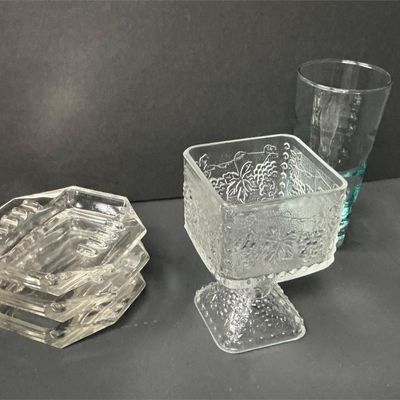 Sale Photo Thumbnail #31: Lot # : 521 - Vintage Clear Glassware
