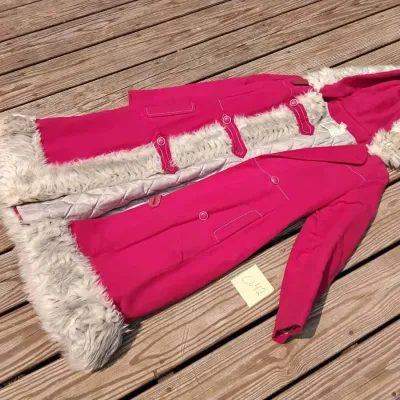 Vintage red women s coat with feaux fur