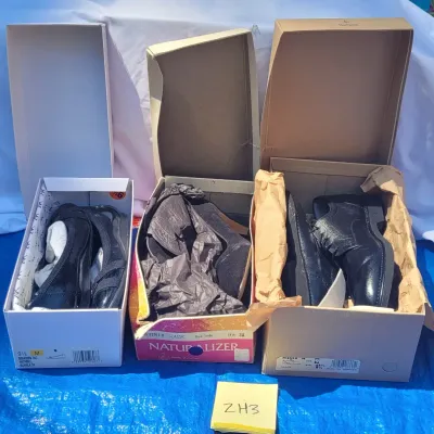 A2 pairs of women s and 1 pair of men s shoes