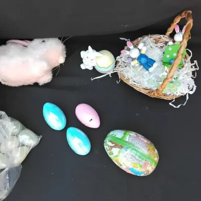 Small lot of easter decor