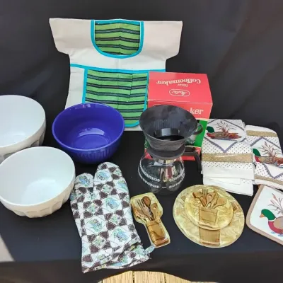 Lot of kitchen items including a melitta coffee pot