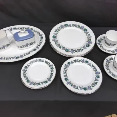 Small set of royal doulton esprit china