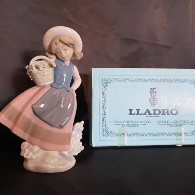 001 lladro figurine sweet scent with box