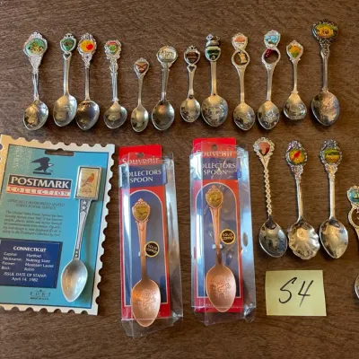 Lot of collectible spoons