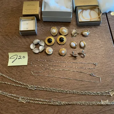 Lot of various women s jewelry