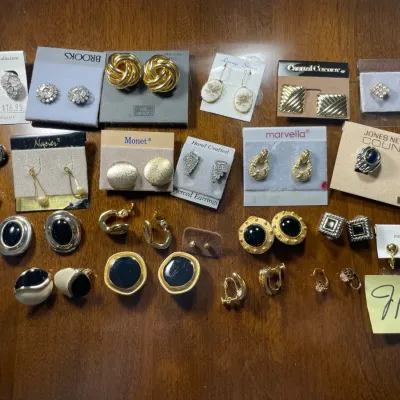 Lot of earrings