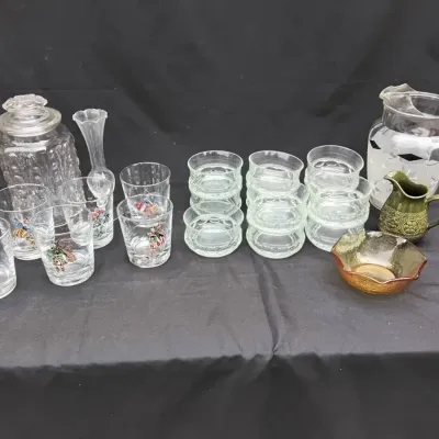 Lotof vintage glassware including tartan glasses