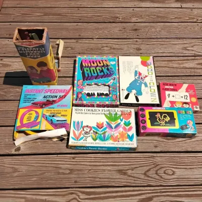 Lot of vintage toys including lincoln logs
