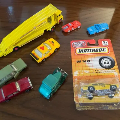 Lot of vintage toy cars