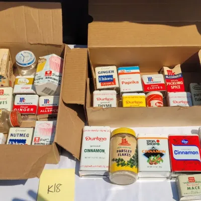 Lot of vintage kitchen spices
