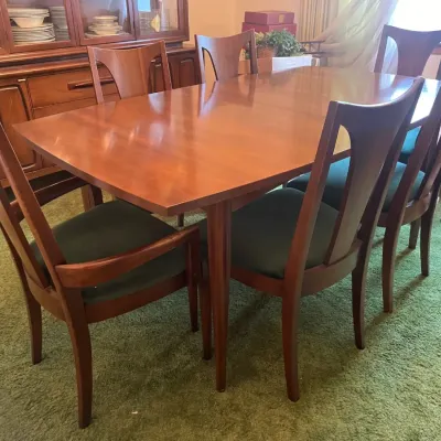Vintage broyhill dining table and 6 chairs