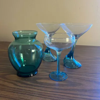 hd Set of Bombay Sapphire Branded Blue Stemmed Glasses with Decorative Blue Glass Vase.jpg