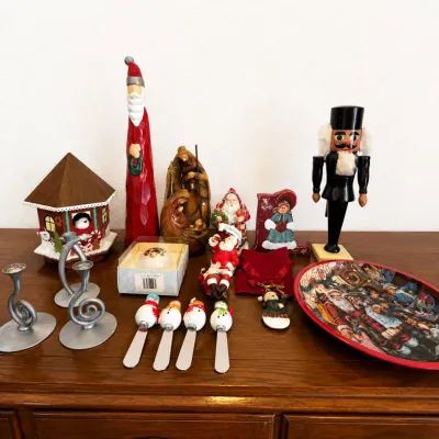 H 18 piece holiday assortment decorative set