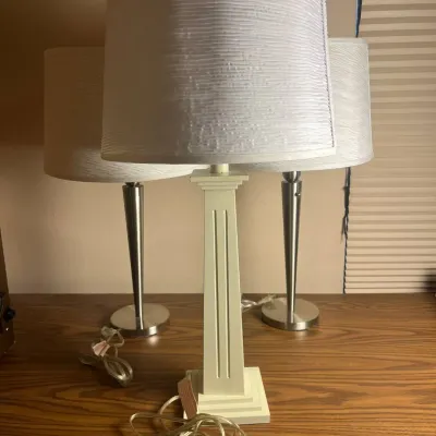 Ld three table lamps with white textured drum shades