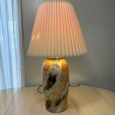Ld marble patterned working lamp with pleated shade
