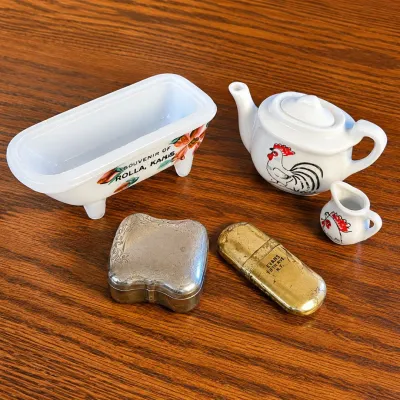 k Miniature Collectible Set with Souvenir Bathtub and Rooster-Themed Tea Set.jpg