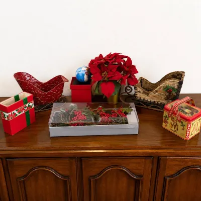 H holiday assortment christmas decorative set 7 pieces