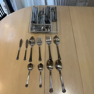 Lk 94 piece silverware set with elegant design