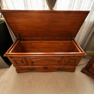f Furniture Traditions Country Faire American Heirloom Cedar\-Lined Storage Chest.jpg