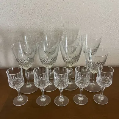 Hd set of 13 glasses featuring detailed pattern