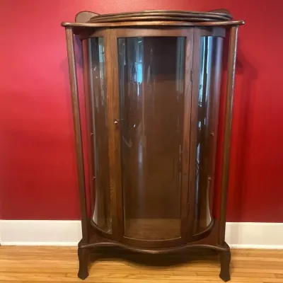 Vintage Curved Glass Display / Curio Cabinet 4.7’ X 2.10’ X1.4’