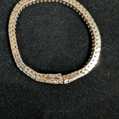 6.3 ct natural diamond tennis bracelet in 14 kt white gold19.5 grams $2,800.00 