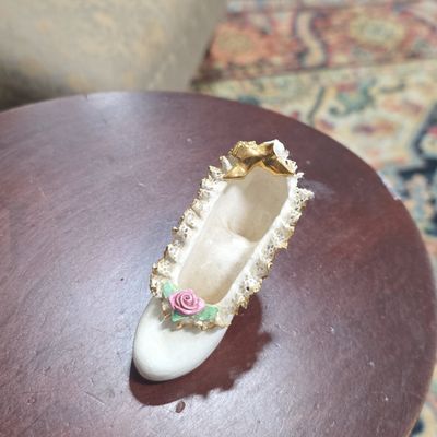 Vintage Heirlooms of Tomorrow Porcelain Shoe Figurine