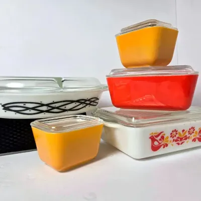 Vintage Pyrex "Barbed Wire" & "Friendship" Casseroles Plus Refrigerator Boxes