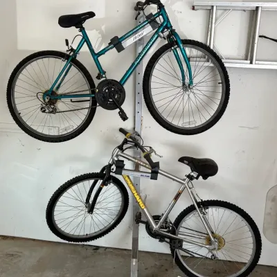 Timberland Pass Rodmaster & Paranoid RideHard Mountain Bikes with Life Gear Bike Rack