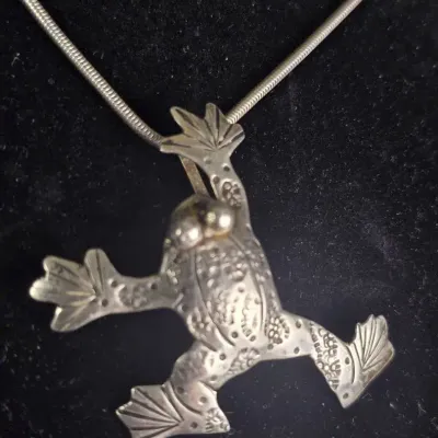 Courtney Peterson Signed Sterling Silver Artisan Frog Brooch / Pendant & 16" Chain